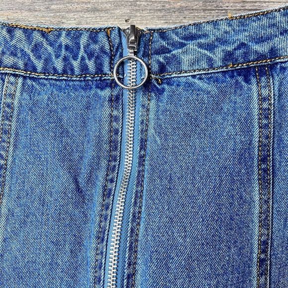 ForeverΒ 21 Front Zip Up Denim Mini Skirt Size 25 π - Picture 3 of 6